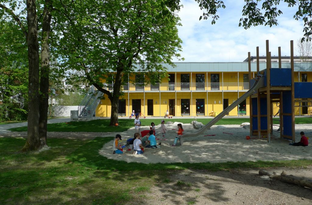 Häuser für Kinder in Systembauweise
